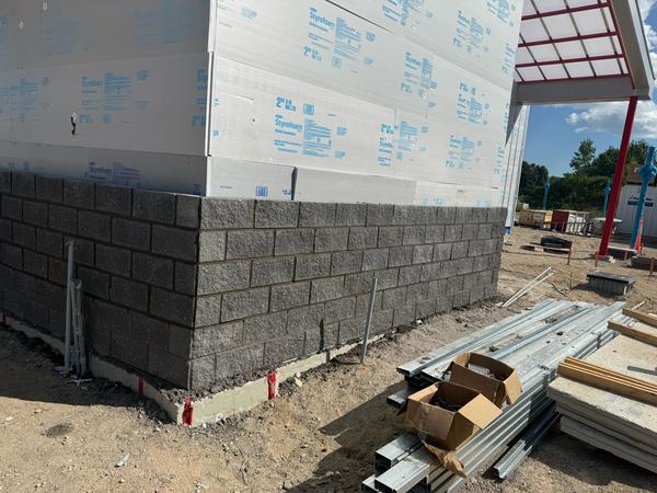 Block veneer corner