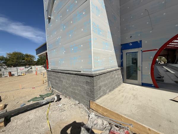 Block base with cap at an entrance